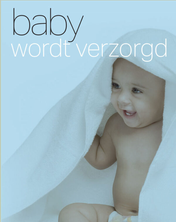 Baby wordt verzorgd
